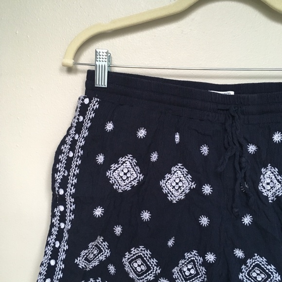 Crown & Ivy ~ embroidered shorts - Picture 2 of 5